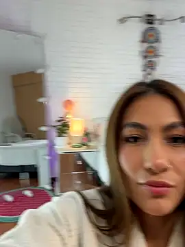 Snapshot of hollythomson chatting on October 9, 5:55 pm hollythomson online show from October 9, 5:55 pm