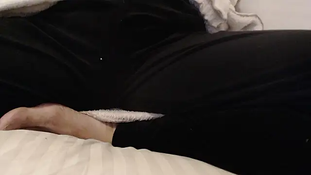 Snapshot of larawet chatting on December 5, 8:44 pm larawet online show from December 5, 8:44 pm