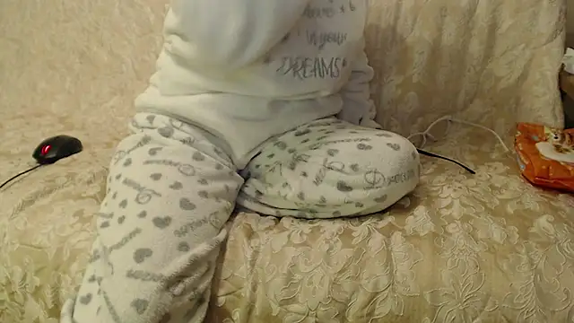 larawet online show from November 29, 7:17 pm