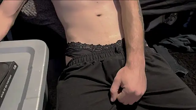 Snapshot of Happier_Naked chatting on February 19, 11:39 am Happier Naked online show from February 19, 11:39 am