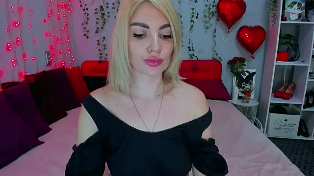 LunaBellucci online show from April 14, 7:03 am