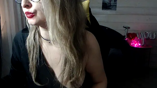 RubiLakros online show from February 25, 9:35 pm