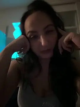 Snapshot of itsCassie chatting on February 6, 9:49 pm itsCassie online show from February 6, 9:49 pm