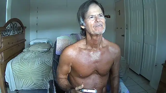 Snapshot of nakeedcowboi65 chatting on April 16, 10:34 pm nakeedcowboi65 online show from April 16, 10:34 pm