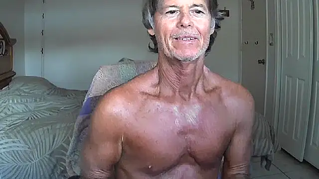 Snapshot of nakeedcowboi65 chatting on April 17, 11:08 pm nakeedcowboi65 online show from April 17, 11:08 pm