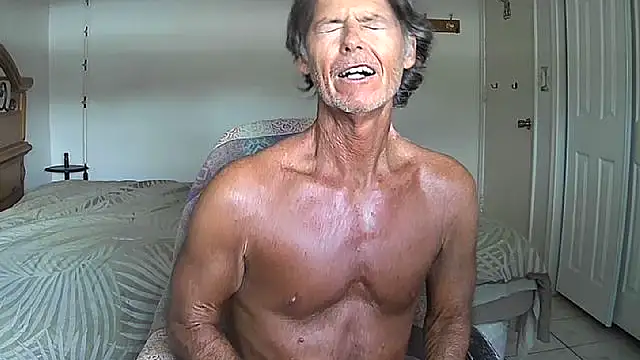 Snapshot of nakeedcowboi65 chatting on April 20, 7:04 pm nakeedcowboi65 online show from April 20, 7:04 pm