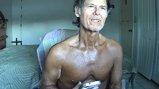Snapshot of nakeedcowboi65 chatting on April 24, 10:45 pm nakeedcowboi65 online show from April 24, 10:45 pm