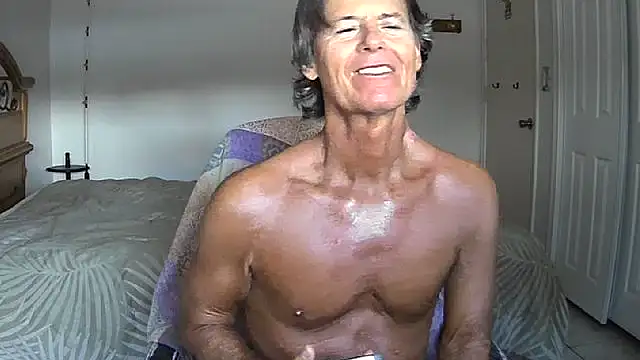 Snapshot of nakeedcowboi65 chatting on April 27, 10:08 pm nakeedcowboi65 online show from April 27, 10:08 pm
