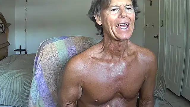 Snapshot of nakeedcowboi65 chatting on April 29, 9:32 pm nakeedcowboi65 online show from April 29, 9:32 pm