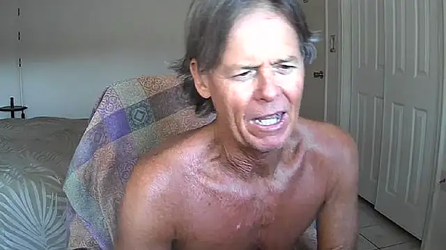 Snapshot of nakeedcowboi65 chatting on May 15, 11:45 pm nakeedcowboi65 online show from May 15, 11:45 pm
