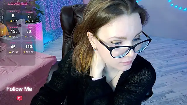 AngelaWhiti online show from February 10, 6:35 pm