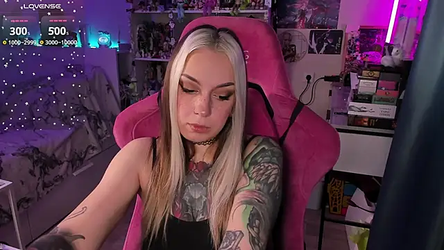 Snapshot of ChloeKohaku chatting on December 19, 6:20 am ChloeKohaku online show from December 19, 6:20 am