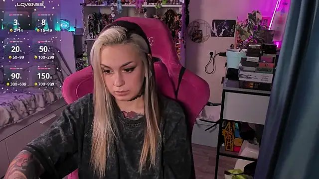 Snapshot of ChloeKohaku chatting on January 7, 2:19 pm ChloeKohaku online show from January 7, 2:19 pm