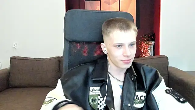 Snapshot of arlekincrop chatting on March 19, 10:31 pm arlekincrop online show from March 19, 10:31 pm