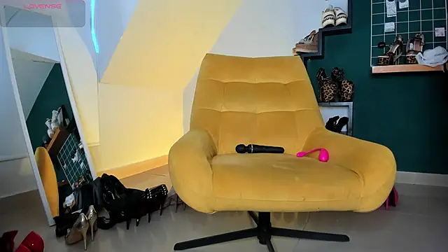 Snapshot of Ashley_leon_ chatting on June 26, 8:24 pm Ashley leon online show from June 26, 8:24 pm