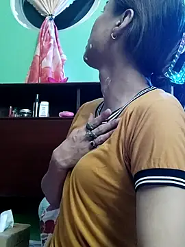 QueenSoreal online show from October 29, 5:25 pm