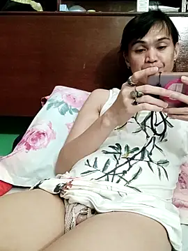 Snapshot of QueenSoreal chatting on May 2, 1:49 pm QueenSoreal online show from May 2, 1:49 pm