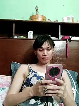 Snapshot of QueenSoreal chatting on May 12, 1:41 pm QueenSoreal online show from May 12, 1:41 pm