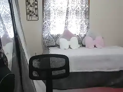 Snapshot of AshleyRain chatting on December 4, 3:43 pm AshleyRain online show from December 4, 3:43 pm
