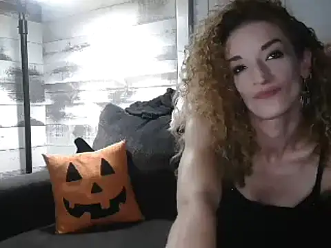 Snapshot of AshleyRain chatting on October 5, 6:12 am AshleyRain online show from October 5, 6:12 am