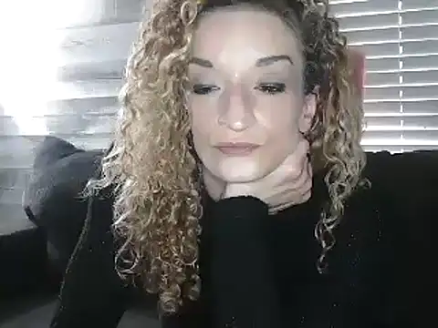 Snapshot of AshleyRain chatting on May 21, 1:29 pm AshleyRain online show from May 21, 1:29 pm