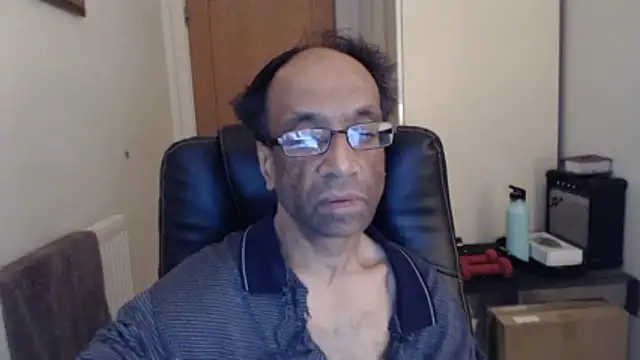 Snapshot of rauncher1 chatting on March 17, 12:04 am rauncher1 online show from March 17, 12:04 am