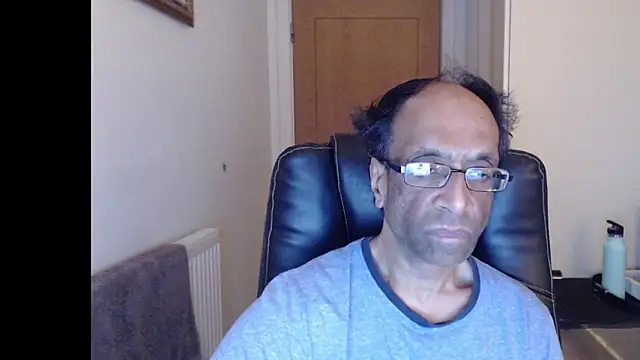 Snapshot of rauncher1 chatting on April 4, 11:46 pm rauncher1 online show from April 4, 11:46 pm