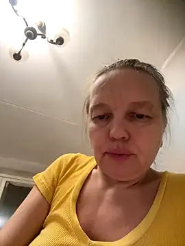 Snapshot of Susanel chatting on December 1, 4:29 pm Susanel online show from December 1, 4:29 pm