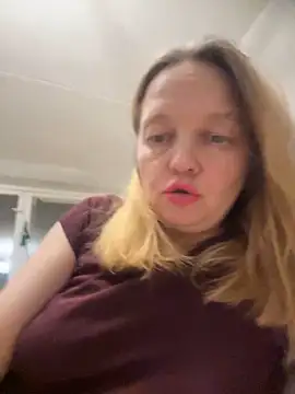 Snapshot of Susanel chatting on December 3, 8:06 pm Susanel online show from December 3, 8:06 pm