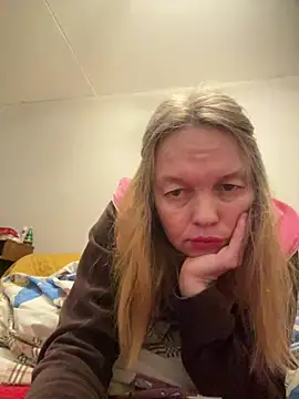 Snapshot of Susanel chatting on December 14, 10:07 pm Susanel online show from December 14, 10:07 pm