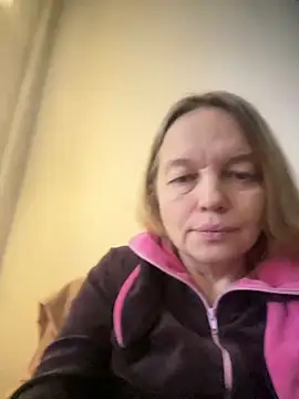 Snapshot of Susanel chatting on December 15, 10:50 am Susanel online show from December 15, 10:50 am