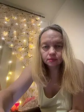 Snapshot of Susanel chatting on December 20, 2:16 pm Susanel online show from December 20, 2:16 pm