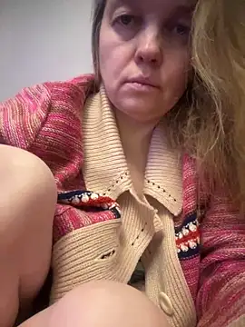 Snapshot of Susanel chatting on December 21, 8:32 pm Susanel online show from December 21, 8:32 pm