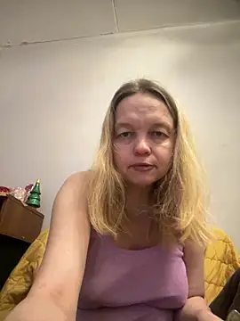 Snapshot of Susanel chatting on December 22, 1:44 pm Susanel online show from December 22, 1:44 pm