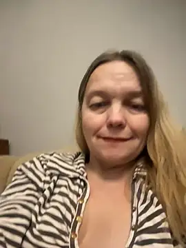 Snapshot of Susanel chatting on January 7, 4:37 pm Susanel online show from January 7, 4:37 pm
