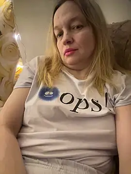 Snapshot of Susanel chatting on January 9, 4:49 pm Susanel online show from January 9, 4:49 pm