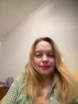 Snapshot of Susanel chatting on January 12, 5:01 pm Susanel online show from January 12, 5:01 pm
