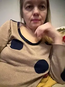 Snapshot of Susanel chatting on January 17, 9:17 pm Susanel online show from January 17, 9:17 pm