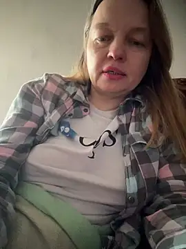 Snapshot of Susanel chatting on February 16, 9:15 am Susanel online show from February 16, 9:15 am