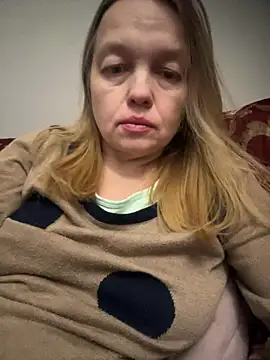 Snapshot of Susanel chatting on February 21, 7:43 pm Susanel online show from February 21, 7:43 pm