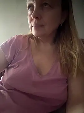 Snapshot of Susanel chatting on March 6, 9:03 am Susanel online show from March 6, 9:03 am