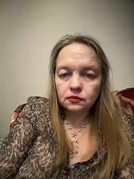 Snapshot of Susanel chatting on March 8, 8:57 pm Susanel online show from March 8, 8:57 pm