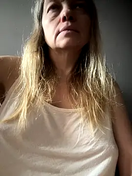 Snapshot of Susanel chatting on October 17, 9:12 am Susanel online show from October 17, 9:12 am