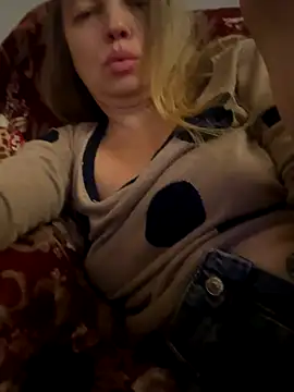 Snapshot of Susanel chatting on October 17, 9:17 pm Susanel online show from October 17, 9:17 pm