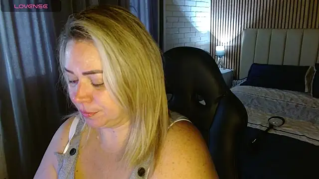 bella savati online show from December 4, 4:38 pm