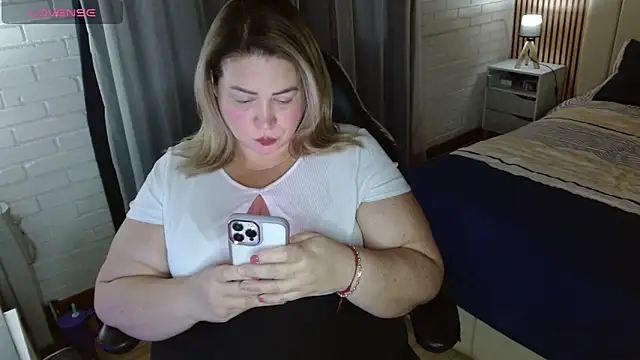 bella savati online show from December 17, 9:54 pm