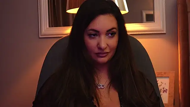 Snapshot of YaaraCollins chatting on October 25, 6:46 pm YaaraCollins online show from October 25, 6:46 pm