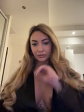 Snapshot of YaaraCollins chatting on February 26, 6:40 pm YaaraCollins online show from February 26, 6:40 pm