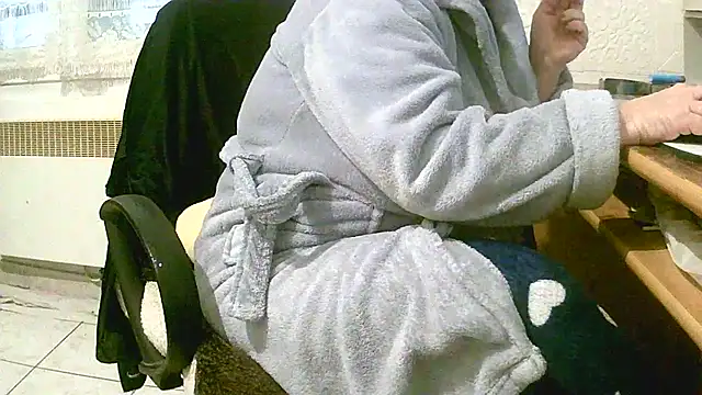 Snapshot of douceur63 chatting on January 6, 11:25 am douceur63 online show from January 6, 11:25 am