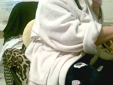 Snapshot of douceur63 chatting on February 12, 11:16 am douceur63 online show from February 12, 11:16 am